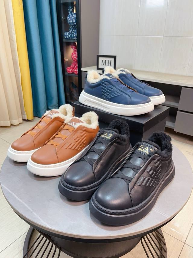 出厂价p 顶级版本：男款 Emporio Armani阿玛尼 Ea7 休闲 运动鞋 原版购入开发 做货 此款 Ea7 休闲运动鞋在鞋侧面采用压花大鹰标Logo，