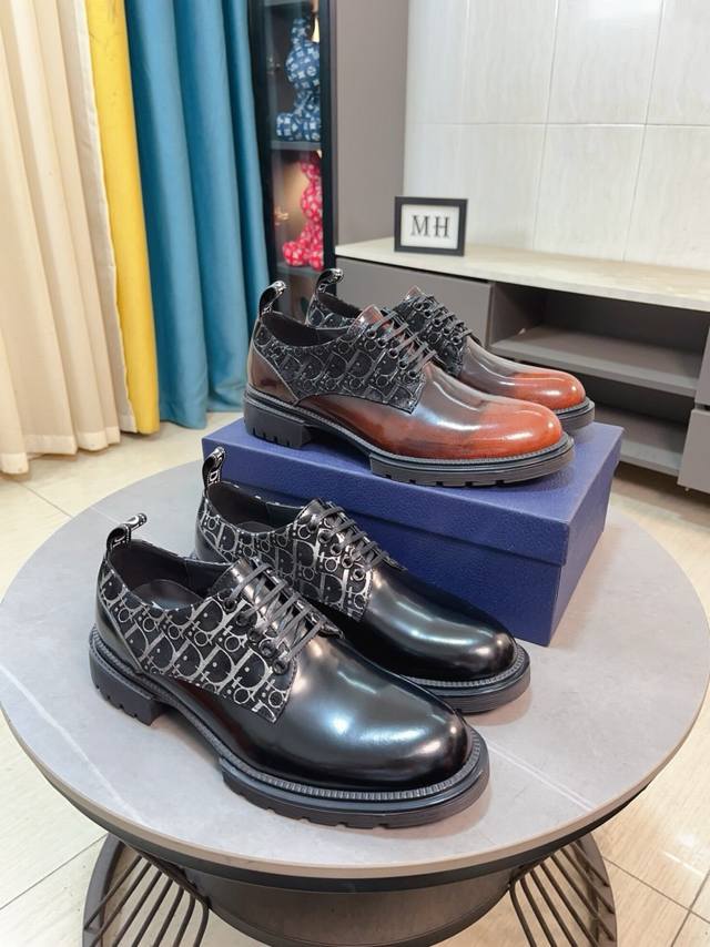 出厂价p 水染牛里 原单品质Dior .迪奥 原单代购、高端商务皮鞋、面料：采用意大利进口开边珠牛皮料水染牛里 牛皮里特供原版大底、做工精细、实物_拍摄Size
