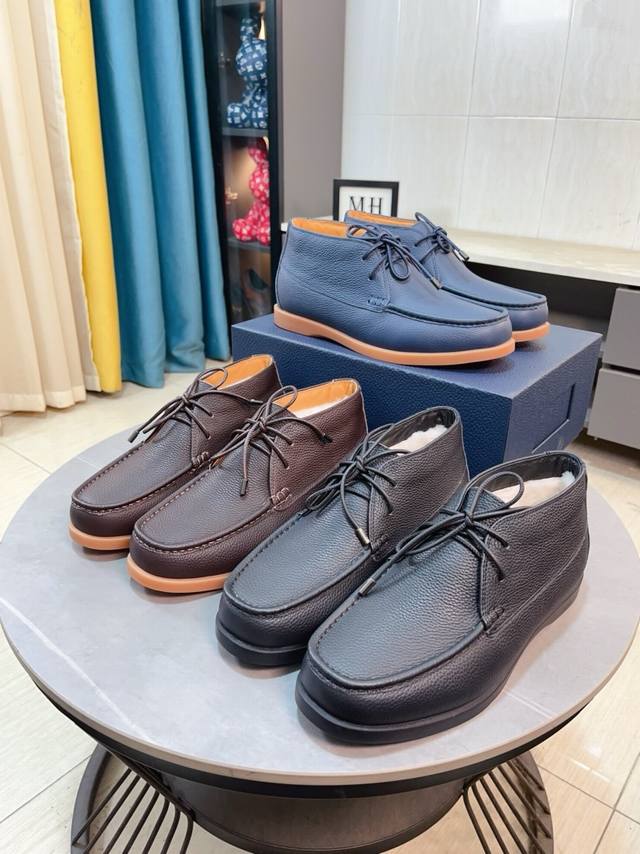 出厂价p Ugg 最受欢迎系列，型男必备 专柜最新限量版顶级出口外贸单，专柜包装。采用高端质感磨砂牛皮设计仿真羊毛美丽，领帮面呈现清晰文理、亲和不失底蕴 休闲卷