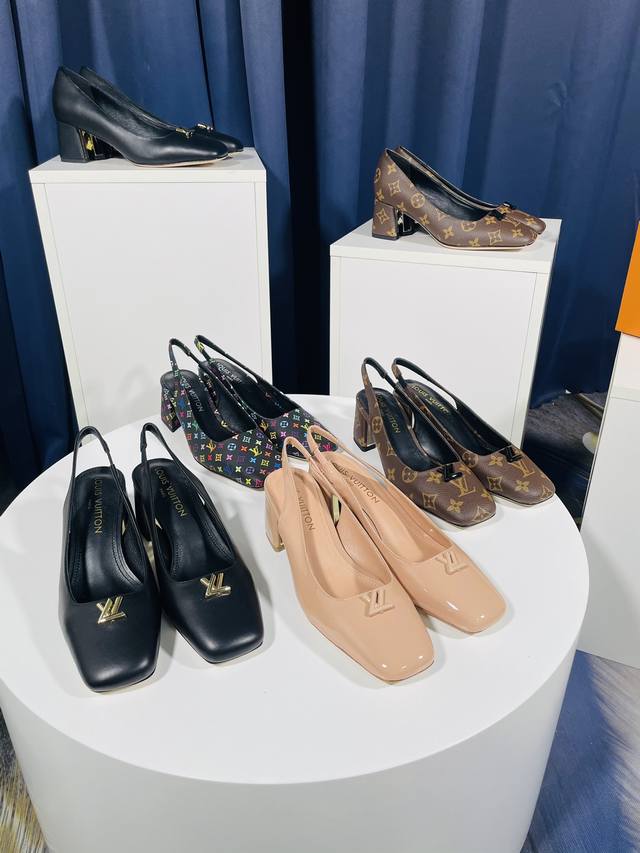 跟高5.5Cm，9.5Cm 。后空 单鞋俩种款式选择，春夏驴家新品专柜同歩。女神必备单品，高品质货 原版开模扣，烤漆原版扣 。原版开模跟型，德国电镀工艺，垫脚内