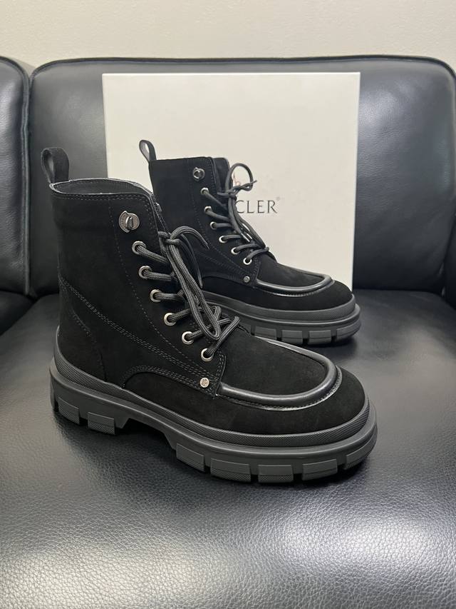 Moncler 高品质 顶级工艺品 蒙口 靴子高帮专柜新款同步原厂配置，意大利进口牛皮面料，高品质复杂拼接工艺，进口水染牛皮内里垫透气舒适 鞋底：原厂特供原版底