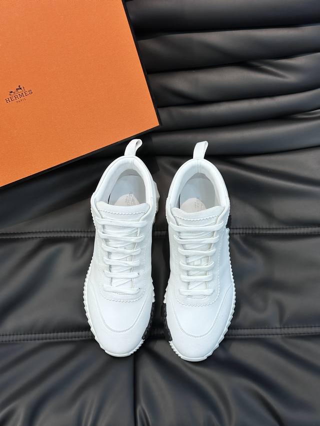 秋冬高帮男士休闲运动鞋，进口头层牛皮打造，内里鞋垫进口小羊皮 柔软舒适，Tpu大底，精品级别，值得入手！Size：38-45