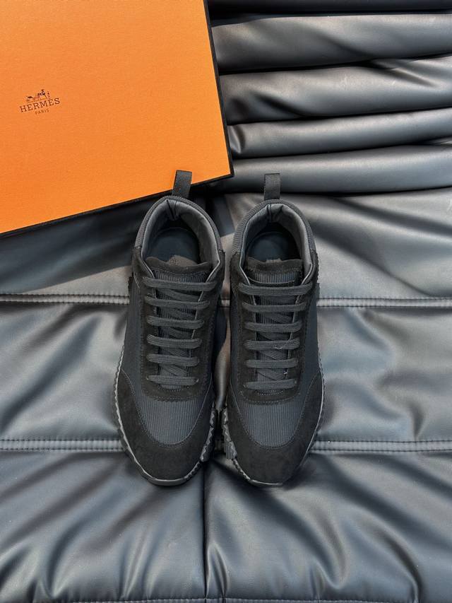 秋冬高帮男士休闲运动鞋，进口头层牛皮打造，内里鞋垫进口小羊皮 柔软舒适，Tpu大底，精品级别，值得入手！Size：38-45