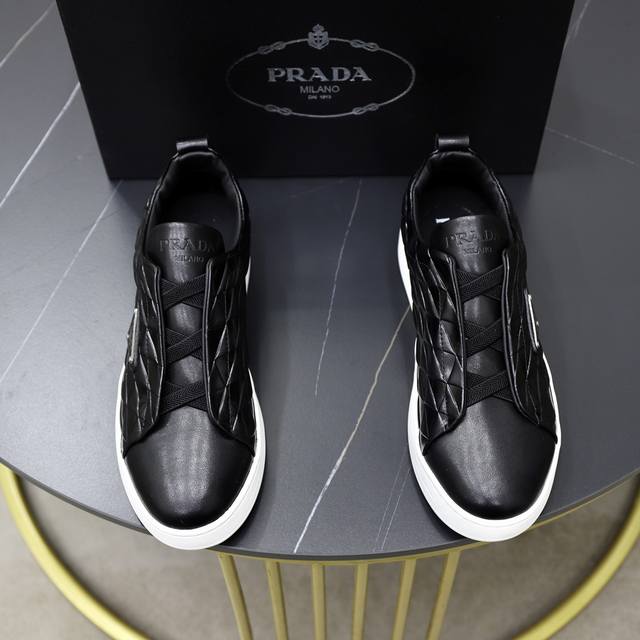品牌：普拉达prada 标准码：男码38 44 45可以定做 等级：官网同款 高品质男鞋 材料：原版皮料 搭配柔软羊皮内里 原版防滑耐磨橡胶轻便大底 款式类别：