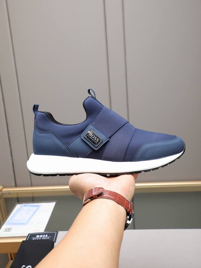 Boss 高端劲爆款 专柜1设计 面部采用高弹力布+牛皮！Tpu大底，上脚方便，轻盈舒适有弹力，新潮时尚！！！2色选！码数：38-44 45 定做
