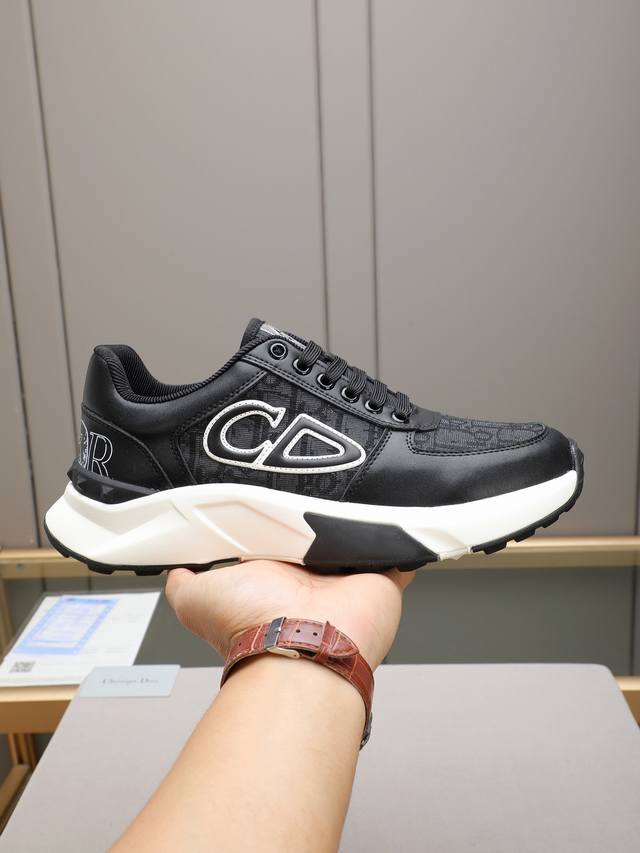 pp Dior迪奥前卫百搭时尚男鞋私版开模，小牛皮拼接迪奥专用防水布料，时尚干脆、大气个性更潮更抢眼更追求档次，它将颠覆旧念，与您共度时尚潮人必备 高大上的舒适