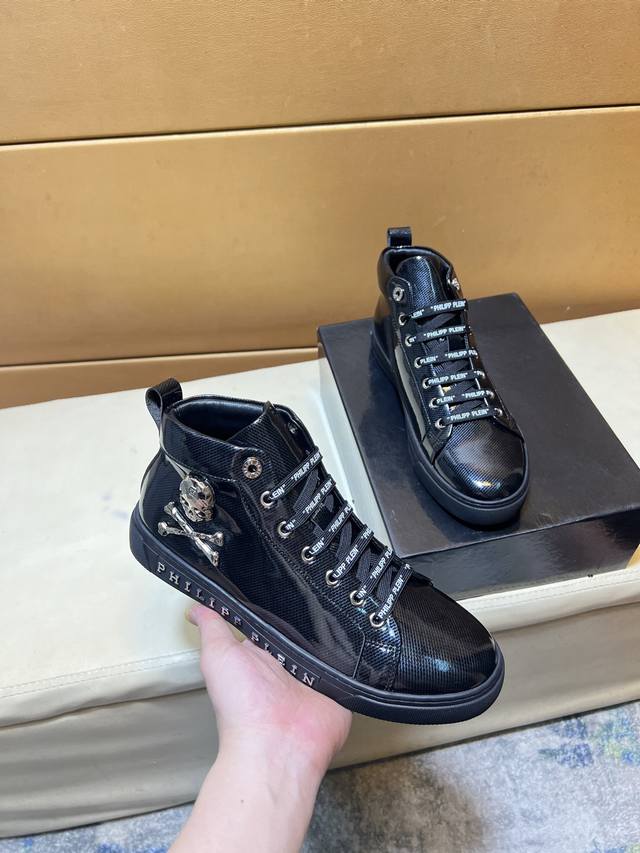 pp 高邦菲利普 原单品质.～ 独特现代风运动鞋。休闲鞋潮男必备款 意大利进口原版品牌，进口原版皮，羊里 拒绝脱色磨脚 鞋底：原厂特供原版底，法国懒人风格设计