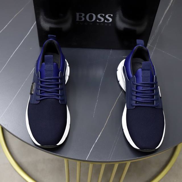 出厂价pp： 品牌：Boss 标准码：38-44 45订做 等级：官网同款 材料：原厂牛皮材料拼接品牌布匹 舒适透气内里 轻便耐磨运动大底 款式类别：男士时尚休