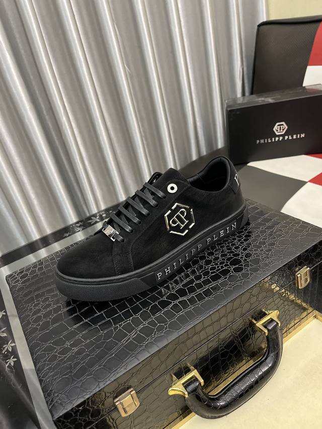 出厂价pp： pp 菲利普 原单品质.～ 独特现代风运动鞋。休闲鞋潮男必备款 意大利进口原版品牌，进口原版皮，牛里 拒绝脱色磨脚 鞋底：原厂特供原版底，法国懒人