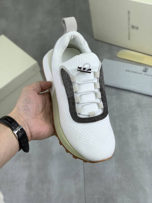 出厂价pp 实价 高版本 Bc新品 Brunello Cucinell* 低帮运动鞋 经典纱线激发了这款运动鞋的精致与运动品味。原版牛皮鞋面极致轻盈且富有弹性，