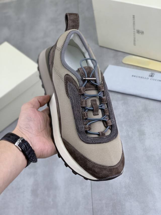 出厂价pp 实价 高版本 Bc新品 Brunello Cucinell* 高帮运动鞋 经典纱线激发了这款运动鞋的精致与运动品味。原版牛皮鞋面极致轻盈且富有弹性，