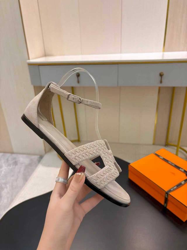 爱玛仕 25 2025春夏新品 顶级版本经典H型Oran粗跟拖鞋系列 鞋面：原版特定牛皮 内里：进口混种羊皮 大底：原版意大利真皮大底 跟高：平底 5Cm 鞋码