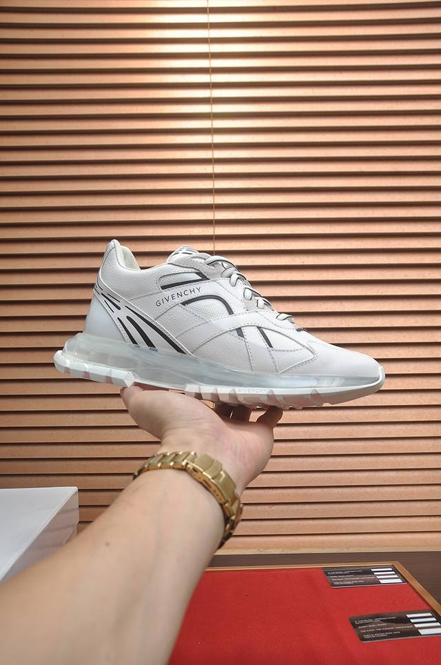 出厂价p Givenchy.纪梵希 专柜同步发售鞋面：意大利进口品牌Logo印花布匹 尽显奢华，透气猪皮内里加上双层组合，脚感舒适，鞋底：原厂特供气垫大底，轻便