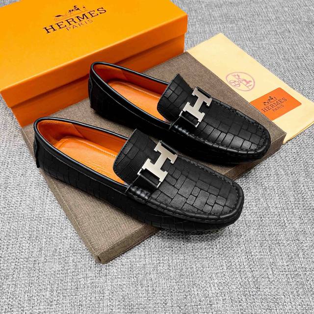 实价， 全纯牛里 高端豆豆鞋，爱马仕 HermèS 官方新款，意大利名模贵族们爆款，HermèS时尚界的佼佼者，无可超越，适合驾车，休闲，白领，商务男士首选，明