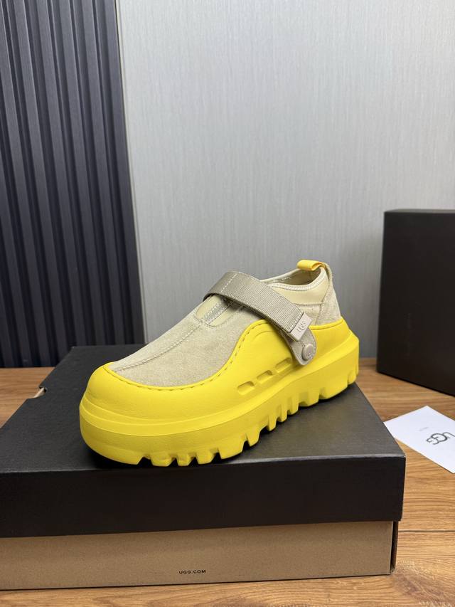 工厂p价 情侣 新款Ugg 皮毛一体男款简约时尚雪地靴 今年年底最值得入手的那是保暖休闲鞋子，无论外出居家其舒适保暖性能都是你最贴合的时尚伴侣！ 材料采用牛皮鞋