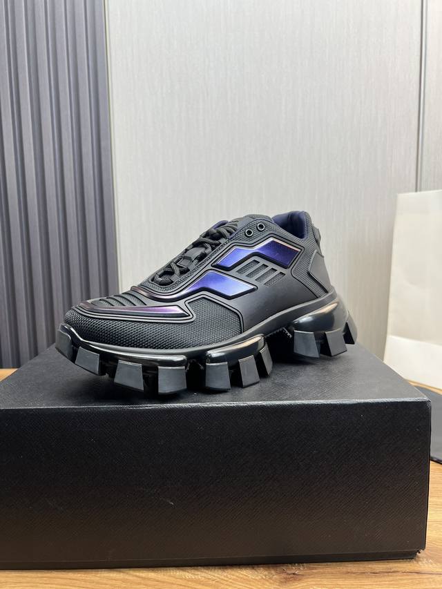 工厂p价 prada普拉达 爆款情侣厚底鞋常年有货官网同步 原版飞织胶片变色工艺+牛皮内里，1比1复刻 ，原厂原版底，36-45 45订做不退换