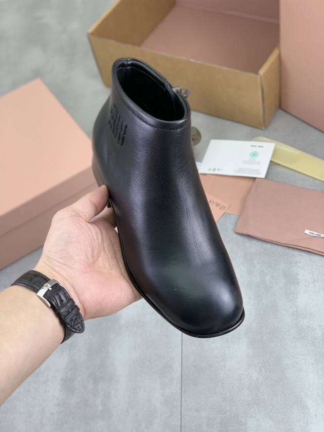 工厂p价p 实价 真皮大底系列 Miumiu缪缪 X New Balance Nb530 休闲靴子 原版购入开发做货 Miu Miu X New Balance