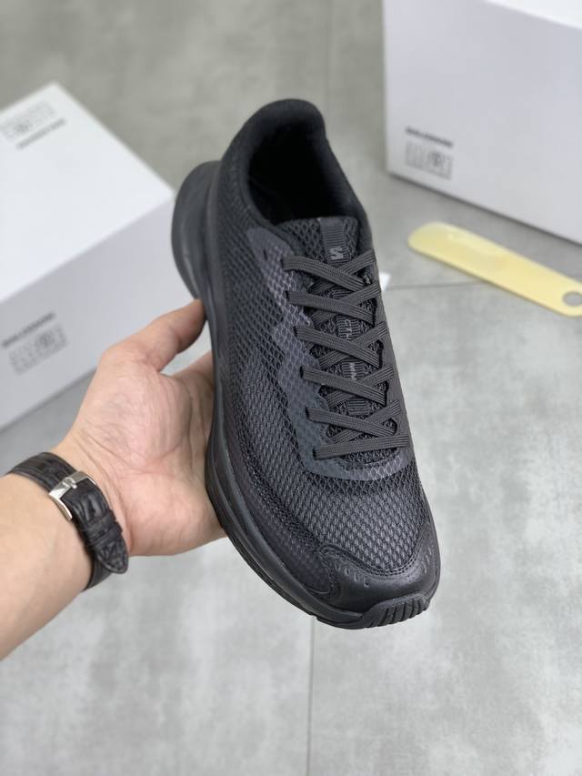 工厂p价p 实价 Mm6Salomon马吉拉联名萨洛蒙出品.王炸 原版开发！顶级版本！ 根据人气经典款Xt-4创新结构设计的Mule.添加Mm6签名式的编号印花