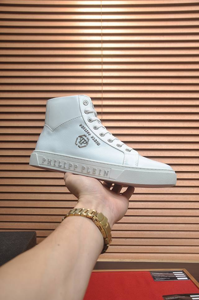 出厂价p philipp piein 全羊皮内里 菲利普普萊茵 官网最新款高帮原版开模，面料：原版头层粒面小牛皮，原版五金轱辘头，裡料：羊皮内里 做工精细，完美