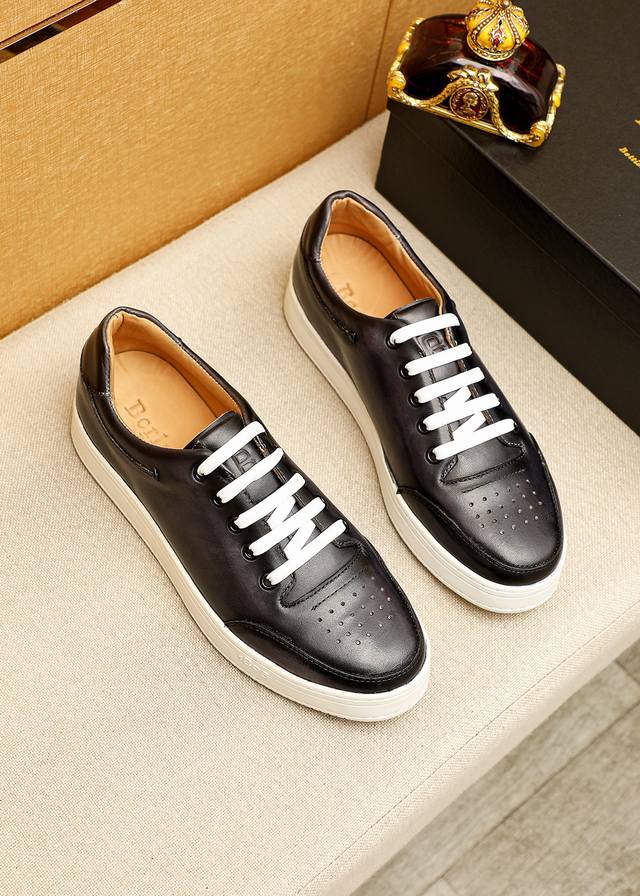 Berluti 伯尔鲁帝 爆款鞋顶端品牌奢侈顶级～质量 。 最新時尚休闲鞋..鞋面選用原版头层牛皮制造 水染皮内里 原版个性时尚柔软橡膠耐磨防滑大底，上脚轻巧舒
