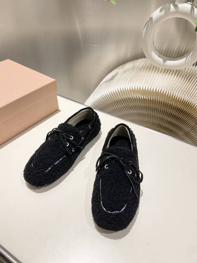 出厂单鞋 缪缪2025平底豆豆毛毛鞋，流苏走秀新款 .复古乐福鞋 ，复古时尚 简约高级 随意搭配 上脚非常舒适，年度必入款！，鞋面原版牛反绒，内里双面绒 ，原版