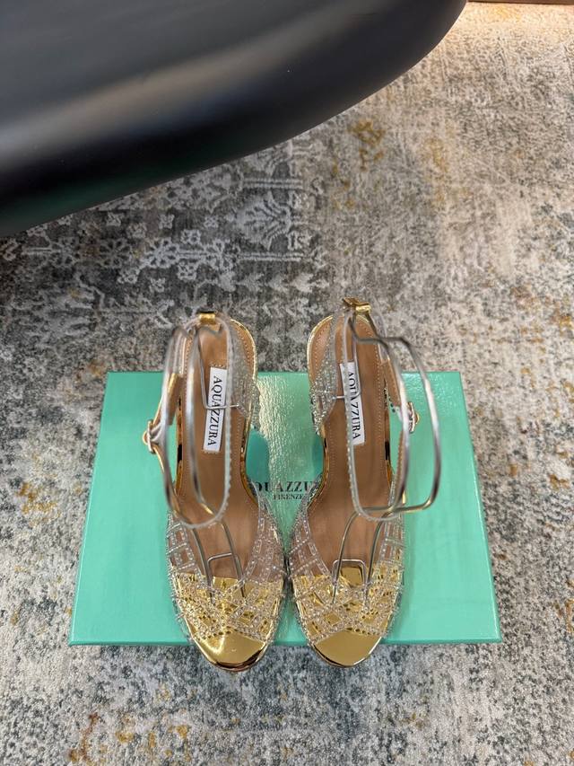 上新 ★面料： ＋钻石 内里：羊皮 鞋底：牛皮大底 优雅风格 创造不一样的感觉 跟高10.5Cm 专柜包装 简约气质款式！ Show Bdetails ⊿：Si