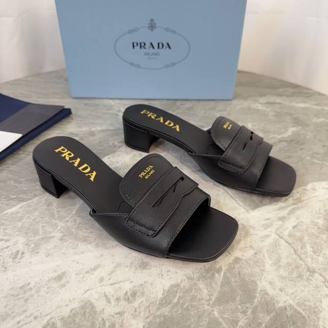 p家最新款 面：进口小牛皮 里：混种羊皮 底：意大利真皮大底 跟高4Cm 原版包装 Size ：35-42 41、42定制