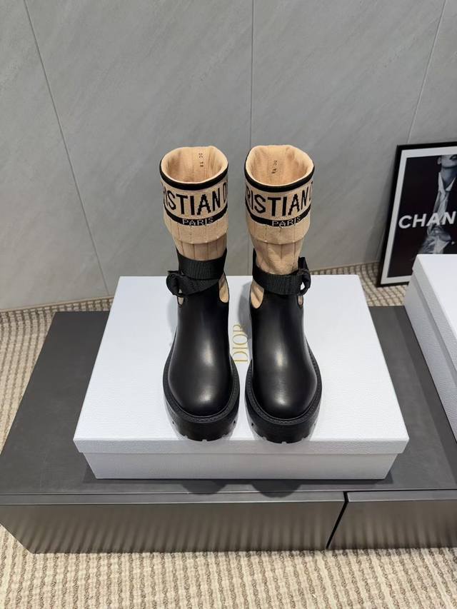 独家顶级版本 Dio*R迪奥2025Vs早秋经典爆款D-Major系列 复古圆头袜子短靴 原版复刻，细节完全区别，全新复古科技电绣风向标，时间抢眼，简约百搭不平