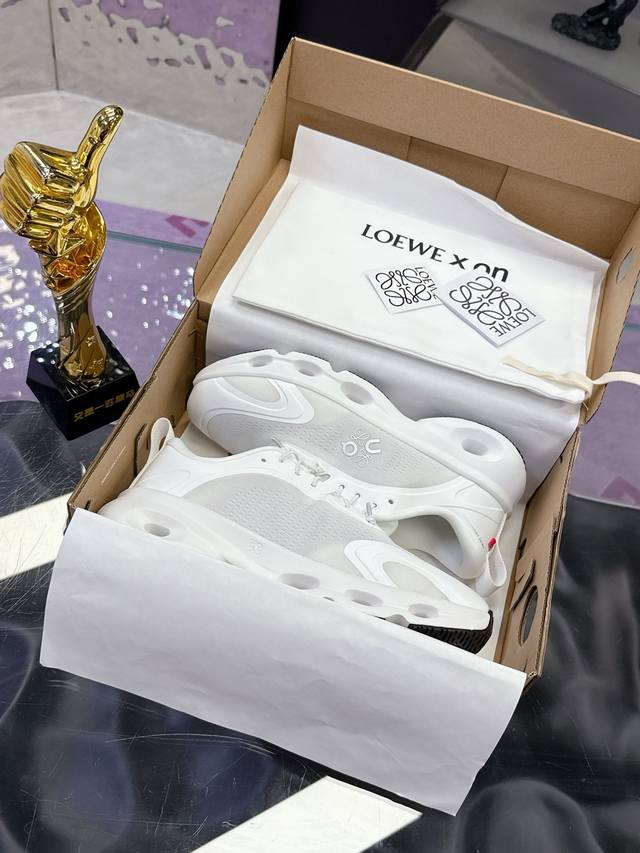 工厂p价p： Loewe罗意威 X On 3.0最新热门款 官方：昂跑联名情侣款 跑鞋 罗意威 Xon 昂跑全新合作系列 时尚，品牌与瑞士高性能运动品牌On携手