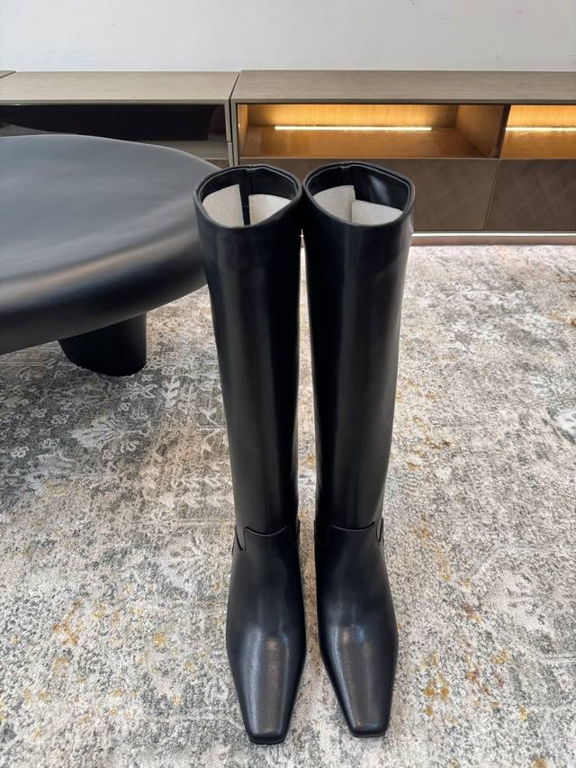 新品发售 ★面料 牛皮 内里 羊皮 鞋底 牛皮底 气质优雅 完美搭配示范 跟高 3.5 Cm 专柜包装 简约气质款式！ 市场顶级 Show Bdetails ⊿