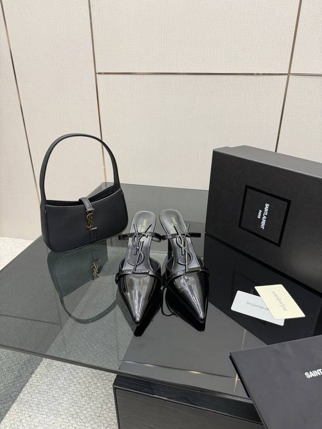 Ysl圣罗兰Ss2025高跟新品走秀款高跟凉鞋 尖头高跟拖鞋淡淡的夏日里怎么少得了一双仙女鞋各种小裙子搭配起来 完全不挑脚型哦 通透的闪钻在光线的照耀下呈现幻彩