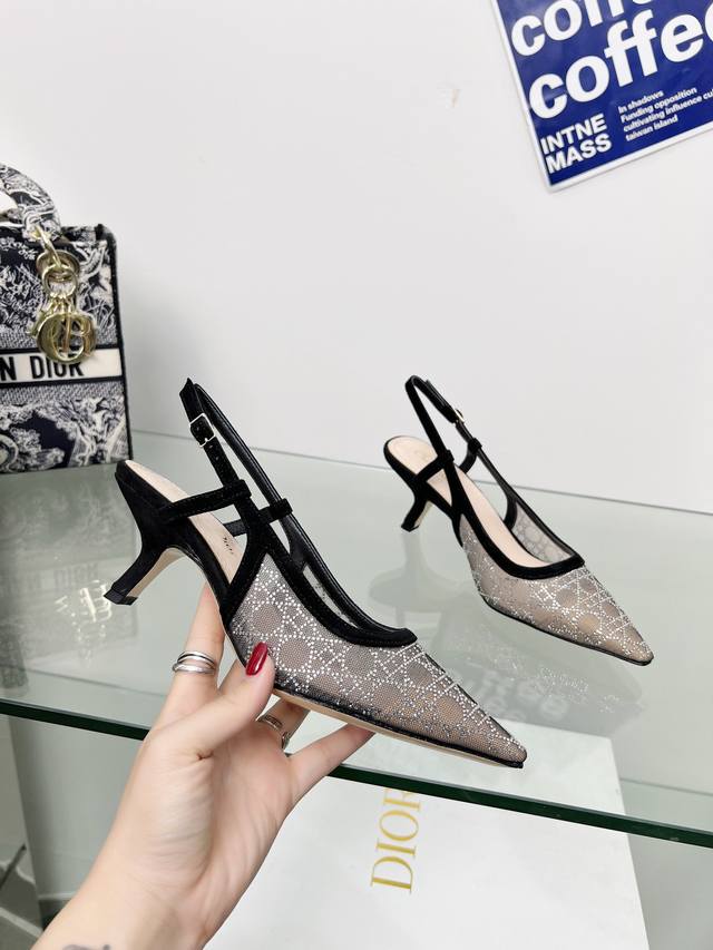 工厂p价p Dior 迪奥 2025春夏走秀新款Bling...Bling...水晶鞋 Capture一字带高跟穆勒女鞋 明星同款水钻方头藤格纹图案猫跟拖鞋 市