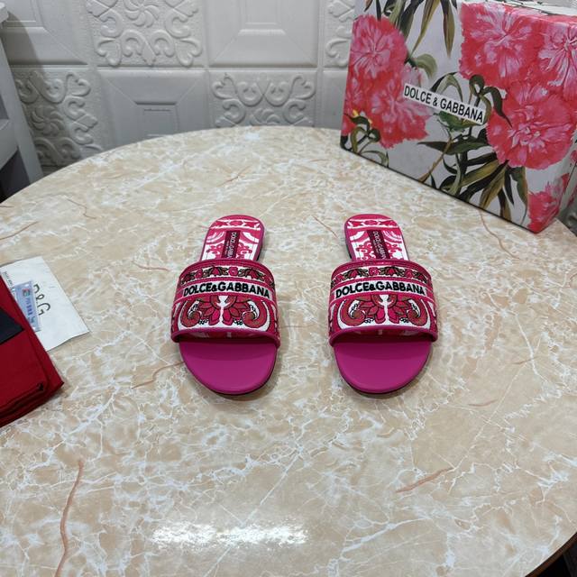 工厂p价 女装女鞋 运动原单 Dg.顶级版本.高品质 新款 1:1开模 电绣+ 3D打印拖鞋 鞋面：电绣工艺 内里：羊皮3D打印 跟高: 平底 6.5Cm 大底