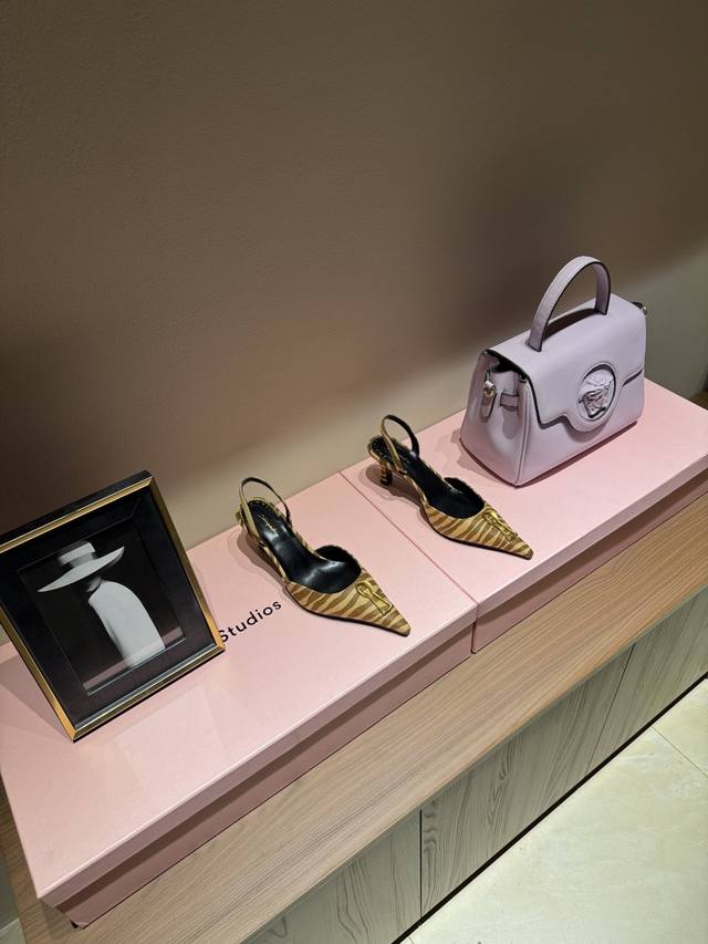 工厂p价 女装女鞋 运动原单 被大众遗忘的设计大师 Elsa Schiaparelli艾尔莎 夏帕瑞丽 香奈儿一生的劲敌，她是常常会被人用‘天才’来形容的设计师