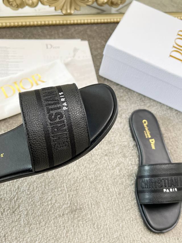 工厂p价 女装女鞋 运动原单迪奥 字母Dway立体金属光泽線刺绣半拖！2025全新升级 对版专柜新色新楦型 .色彩斑澜漂亮一夏天 最新搭配方形鞋头彰显时髦风范