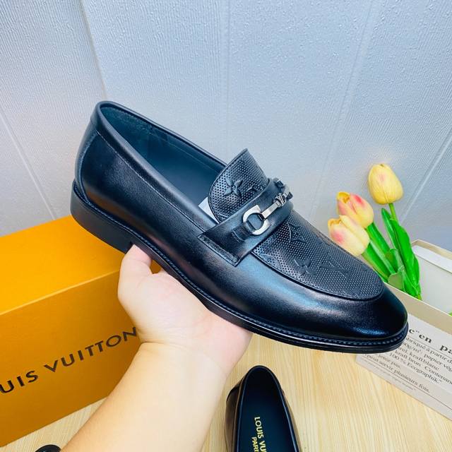 调工厂p价 男装男鞋 运动原单 Lv 路易威登顶级男鞋官网原版复制，鞋面采用进口官网1:1材料制作意大利牛皮面，进口猪皮内里。绝非一般的工艺制造，明星御用款！大