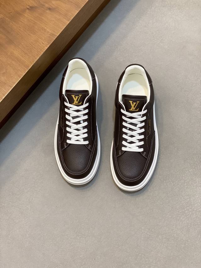 调工厂p价 男装男鞋 运动原单 L 新品男士高端休闲运动鞋，选用进口头层牛皮丝印品牌Lougou，原版超轻Tpu大底，耐磨舒适，Monogram Lougou点