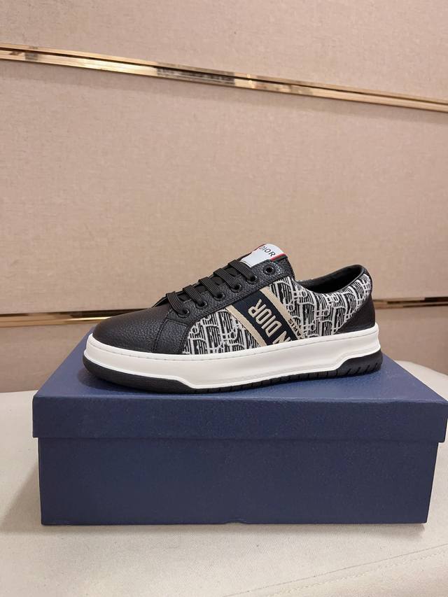 调工厂p价 男装男鞋 运动原单 迪奥 Dior 新款休闲运动风男鞋，全新春夏季款设计，完美做工，系带懒人款打造装柜品质，鞋面：进口头层牛皮，羊皮内里柔软舒适，超