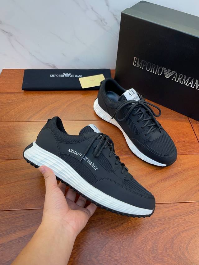 调工厂p价 男装男鞋 运动原单 Ax出品复古风运动鞋，选用混合面料设计而成，带人造皮革饰边、徽标细节和双色外底 ,38-45码 帮面材质:合成革 织物面料