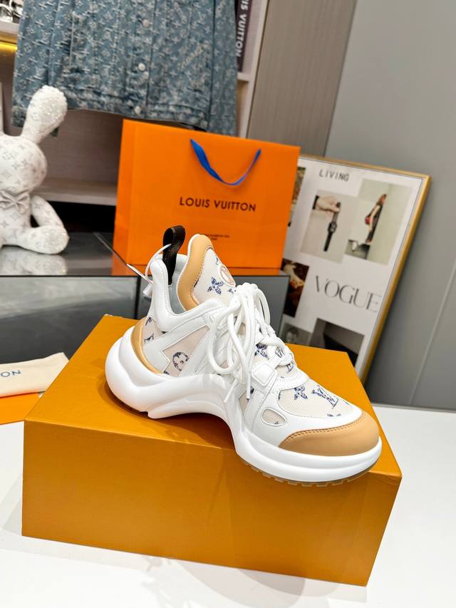 工厂p价 女装女鞋 运动原单 2025春款新品上市 Louis Vuitton 超级百搭瘦腿神器弓底设计活力十足，新的经典彩色老花搭配彩色的扣子，上脚舒适优雅