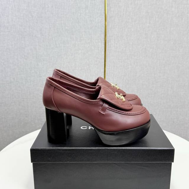 工厂p价 女装女鞋 运动原单 Chane*｜小香经典防水台高跟翻盖乐福鞋 这款乐福鞋简直是时髦精的梦中情鞋！ 经典的翻盖设计 巧妙地将双C标志融入其中 每一处细