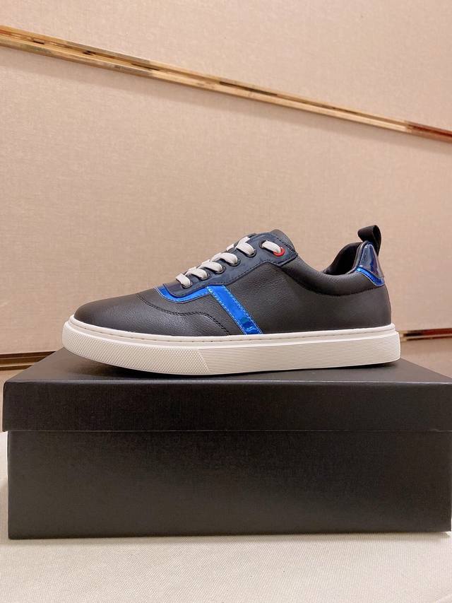 调工厂p价 男装男鞋 运动原单 阿玛尼新款爆款 原版一比一复刻，那种沉稳内涵儒雅的品味无法言喻的开启时尚鞋履的旅程从容应对各种场合！大牌的气势不言而明！上脚舒适