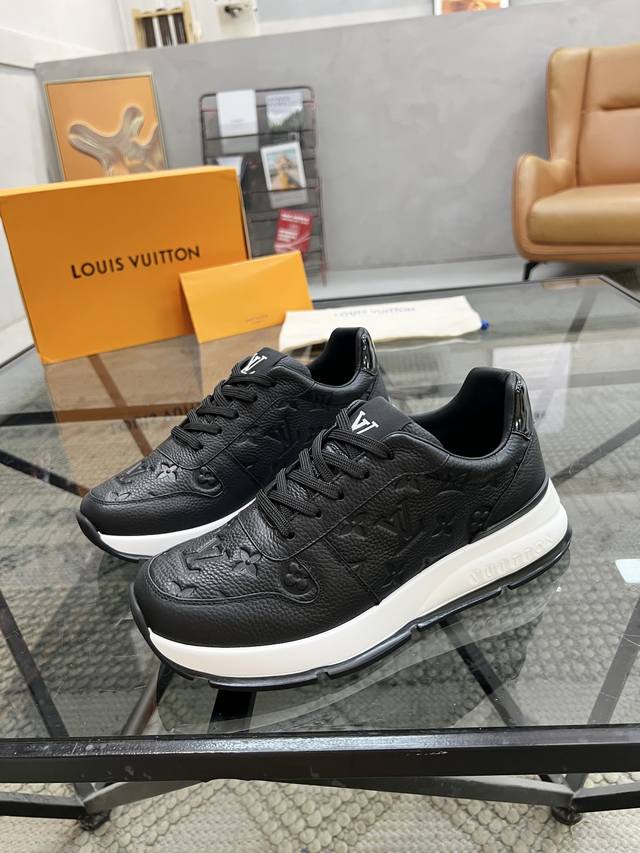 调工厂p价 男装男鞋 运动原单 L 顶级代购 路 炸街男神运动鞋新品来袭专柜同步发售原厂配置，意大利进口原版牛皮面料，高品质压花拼接复杂工艺，运动潮达人，进口水