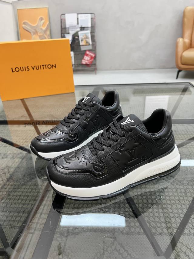 调工厂p价 男装男鞋 运动原单 L 顶级代购 路 炸街男神运动鞋新品来袭专柜同步发售原厂配置，意大利进口原版牛皮面料，高品质压花拼接复杂工艺，运动潮达人，进口水