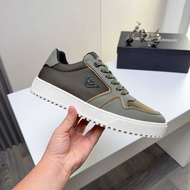 调工厂p价 男装男鞋 运动原单 Armani ] 阿玛尼休闲运动男鞋 ：专柜设计，面部采用进口3层弹力布+多种材料，运动里布，橡胶原版大底，耐磨有弹力，整体设计