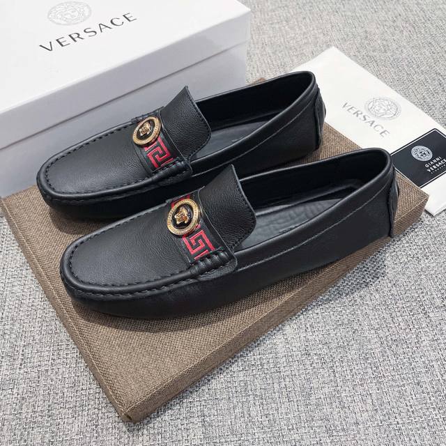 调工厂p价 男装男鞋 运动原单，范思哲Verace，高端，官网新款，1921年创立于佛罗伦萨，是全球奢侈品品牌之一，其独特的创意和革新风靡全球， 永恒而经典，一