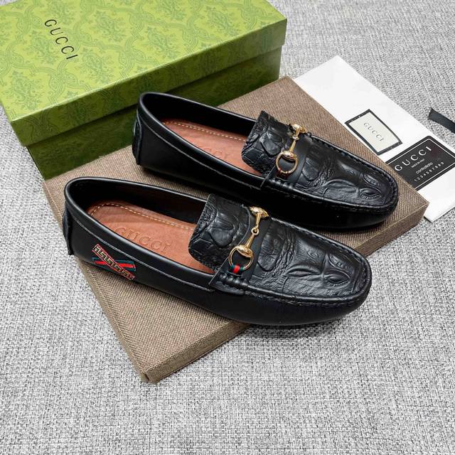 调工厂p价 男装男鞋 运动原单， 古奇范思哲联名系列 古奇，范思哲不同凡响，惊世骇俗，官方联名又一杰作，范思哲古奇联名创造了一个独特的时尚帝国，时尚产品统领了生