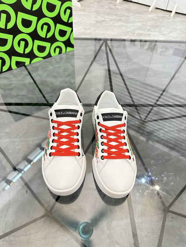 调工厂p价 男装男鞋 运动原单 商品商标：Dg* 杜嘉班纳* 低帮休闲鞋 正码码数: 35-45 可订做46 情侣款 商品材料：鞋面进口牛皮，羊皮内里，原版大底