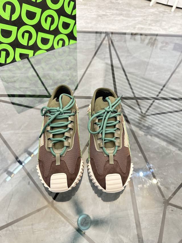 调工厂p价 男装男鞋 运动原单 商品商标：Dg* 杜嘉班纳* 低帮休闲鞋 正码码数: 35-45 可订做46 情侣款 商品材料：鞋面进口磨砂皮拼接原版布料，透气