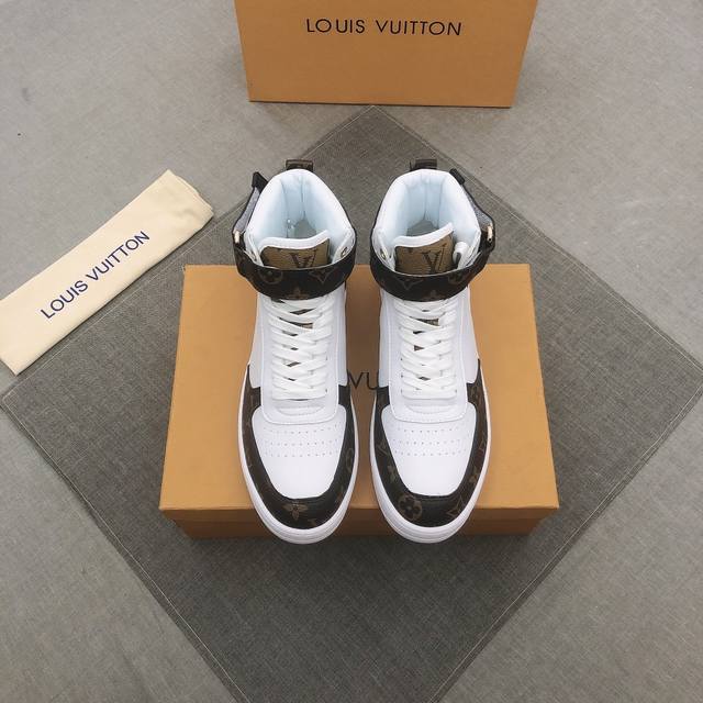 调工厂p价 男装男鞋 运动原单 情侣款 .Lv 新款高帮运动靴上市了，官网1:1材料制作，高帮设计演绎也流行，进口牛皮铺陈路易威登经典图案，最新开模原板花卉图大